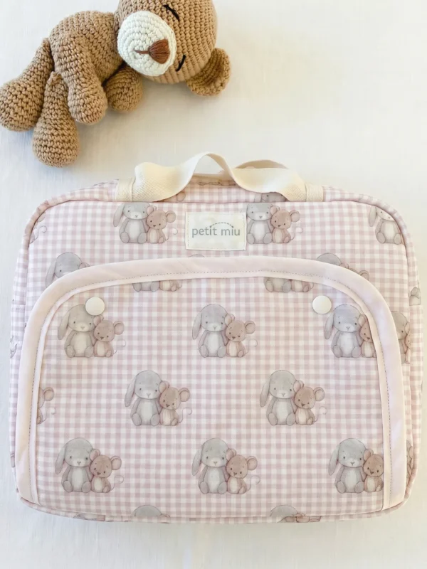 Bolso maternal para bebé confeccionado en algodón con interior impermeable. Amplio, práctico y elegante, ideal para hospital, maternidad y carrito de bebé