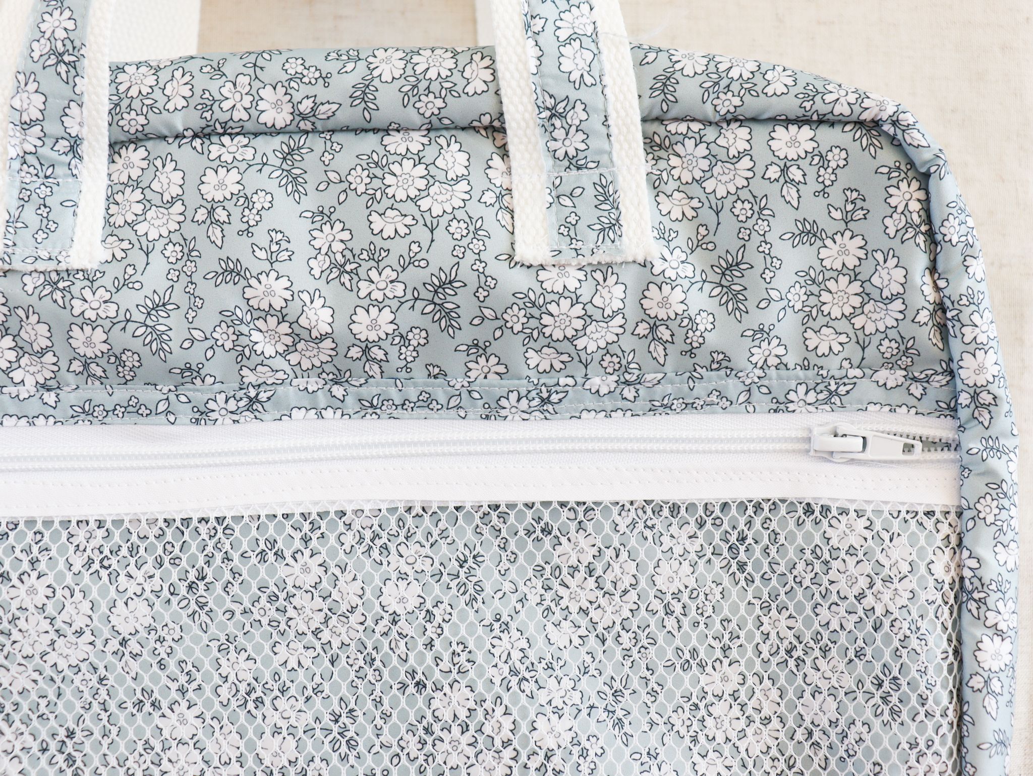detalle maleta infantil impermeable detalle maleta infantil impermeable