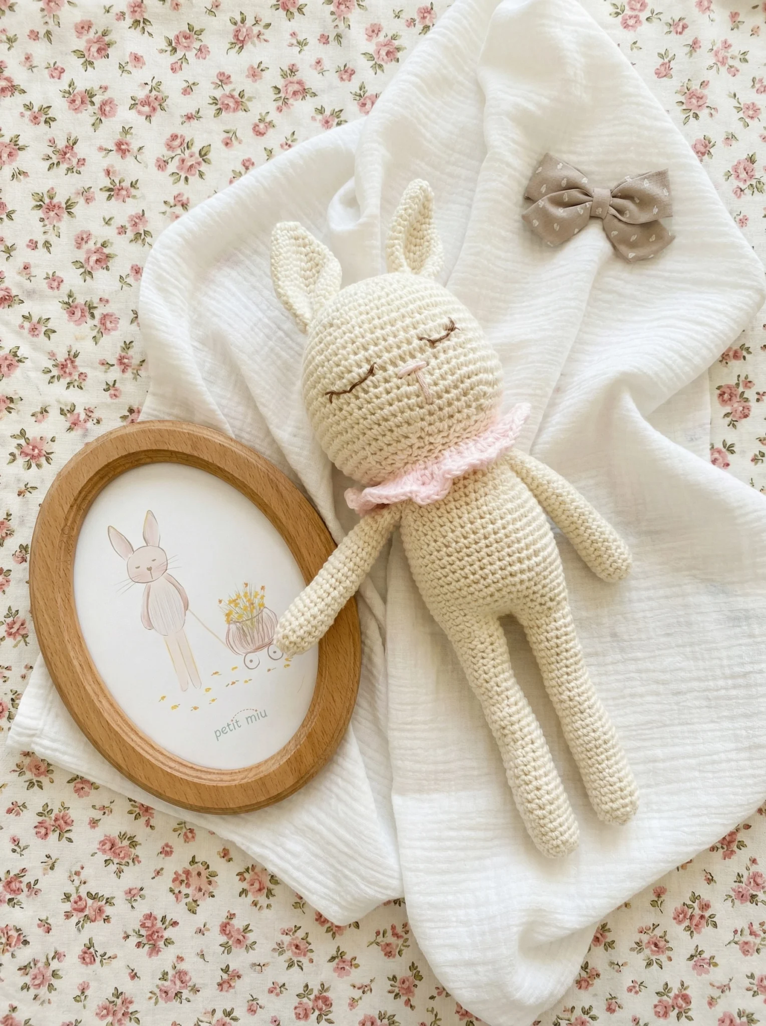 Conejo artesanal para bebé – Regalo de nacimiento Petit Miu Conejo artesanal para bebé – Regalo de nacimiento Petit Miu