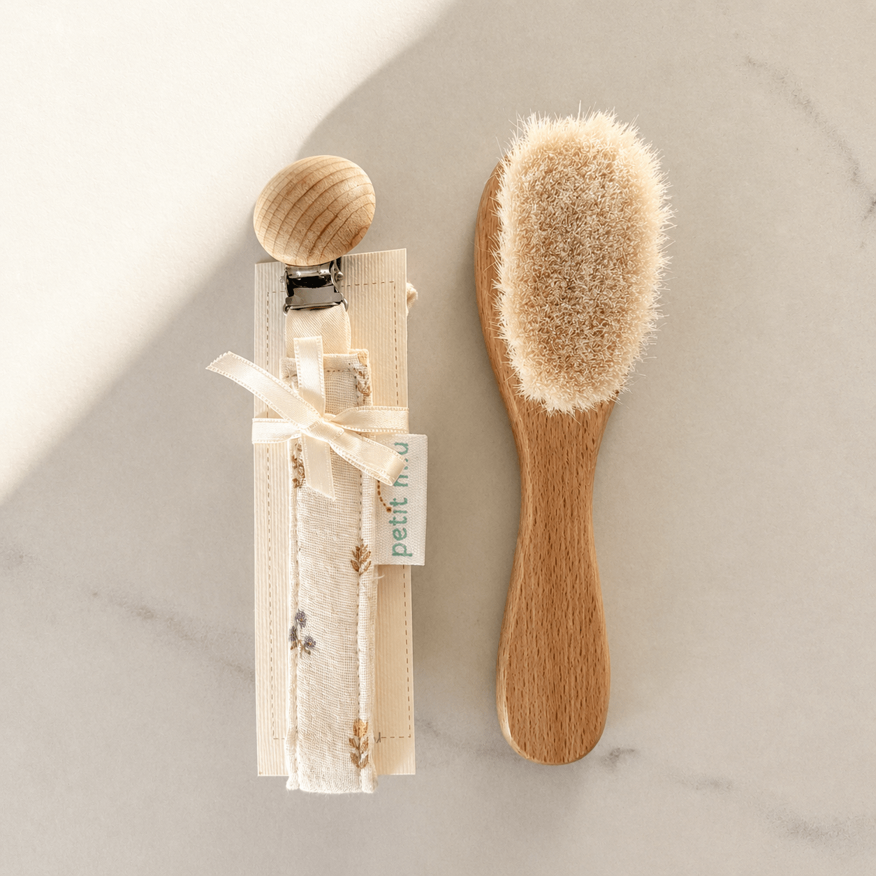 Chupetero personalizado para bebé con cepillo de madera Chupetero personalizado para bebé con cepillo de madera