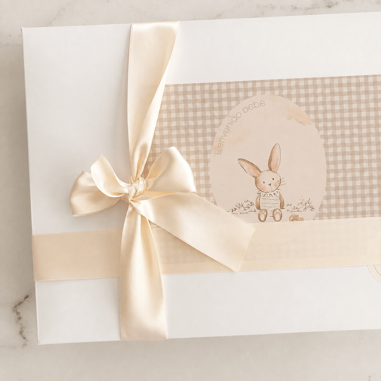 Regalo de nacimiento personalizado para bebé presentado en caja Regalo de nacimiento personalizado para bebé presentado en caja